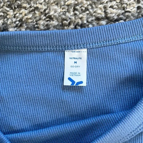 Old Navy Cropped Shirt - Picture 2 of 2